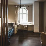 Convenient Designer شقة
